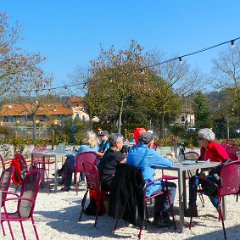 P1190312   In attesa dei  Nodini d  amore  al rist.  Ninfa Silvia . Ore 13.00 .